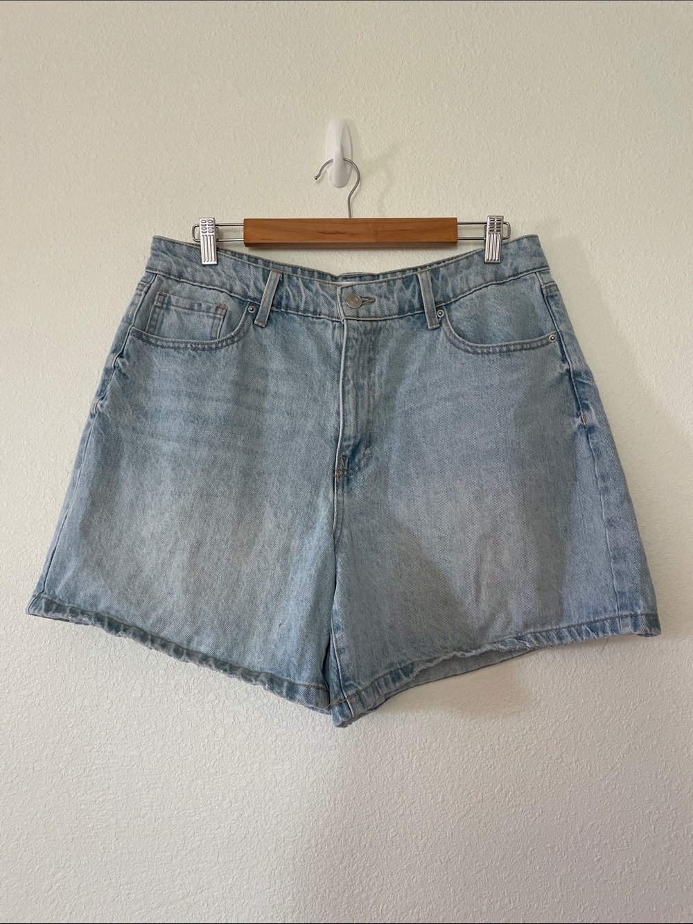 Jean Shorts in Blue Waist 31